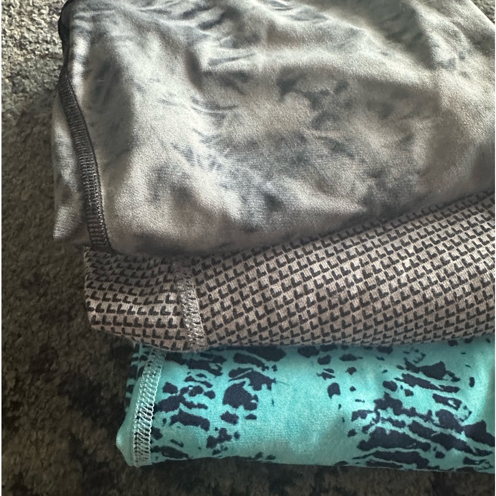 Three under armour leggings sold as one